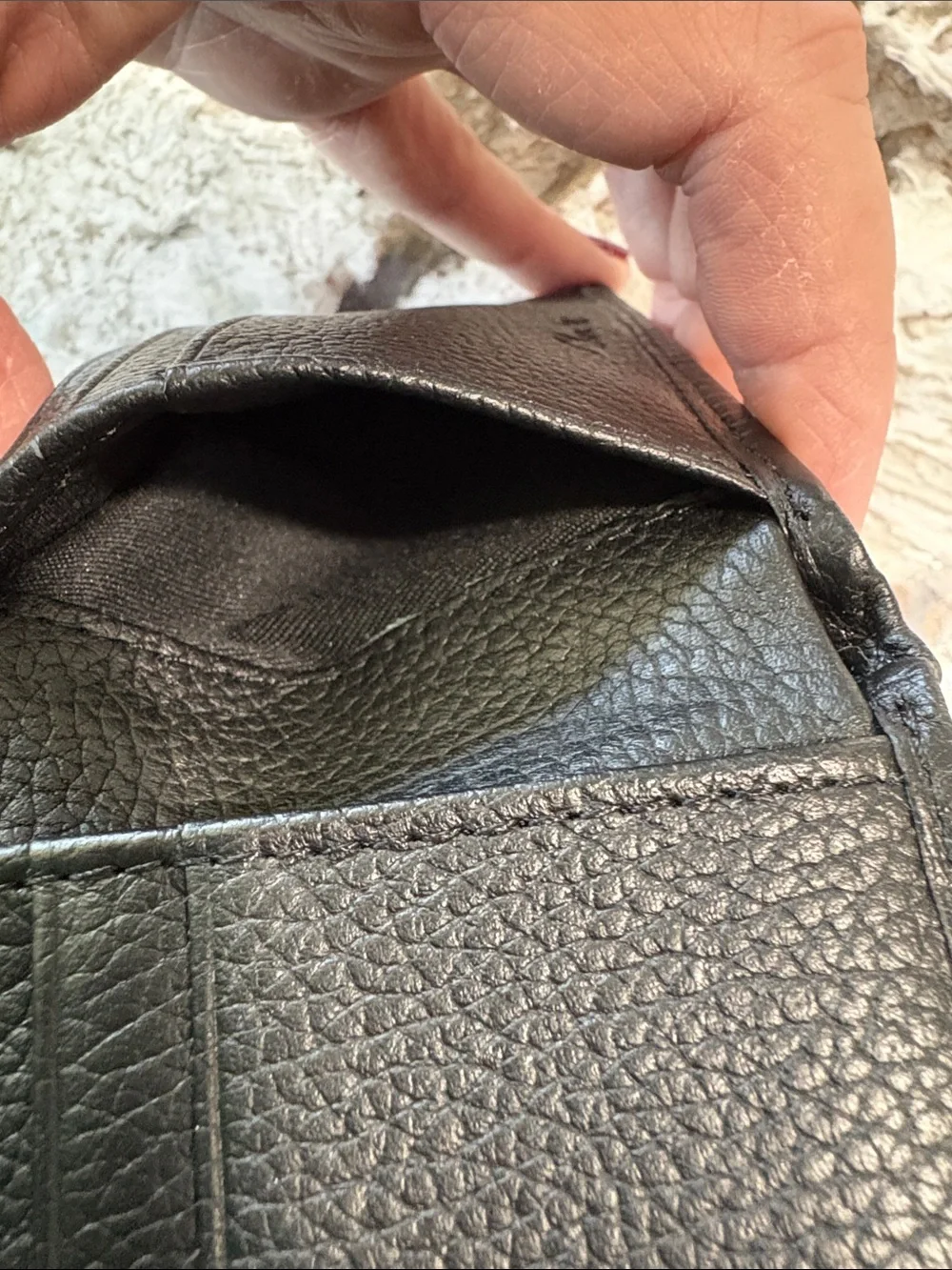 🎩 Clarks Pebbled Leather Slimfold Wallet in black